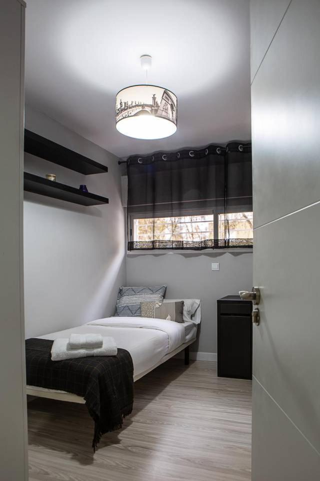 Lovely 3 Bedroom Apartment Next To Fuencarral Madrid Exteriör bild