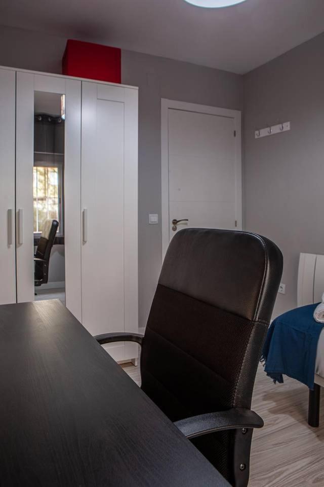Lovely 3 Bedroom Apartment Next To Fuencarral Madrid Exteriör bild