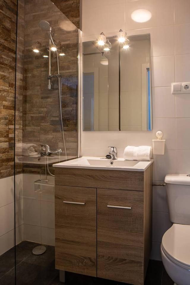 Lovely 3 Bedroom Apartment Next To Fuencarral Madrid Exteriör bild