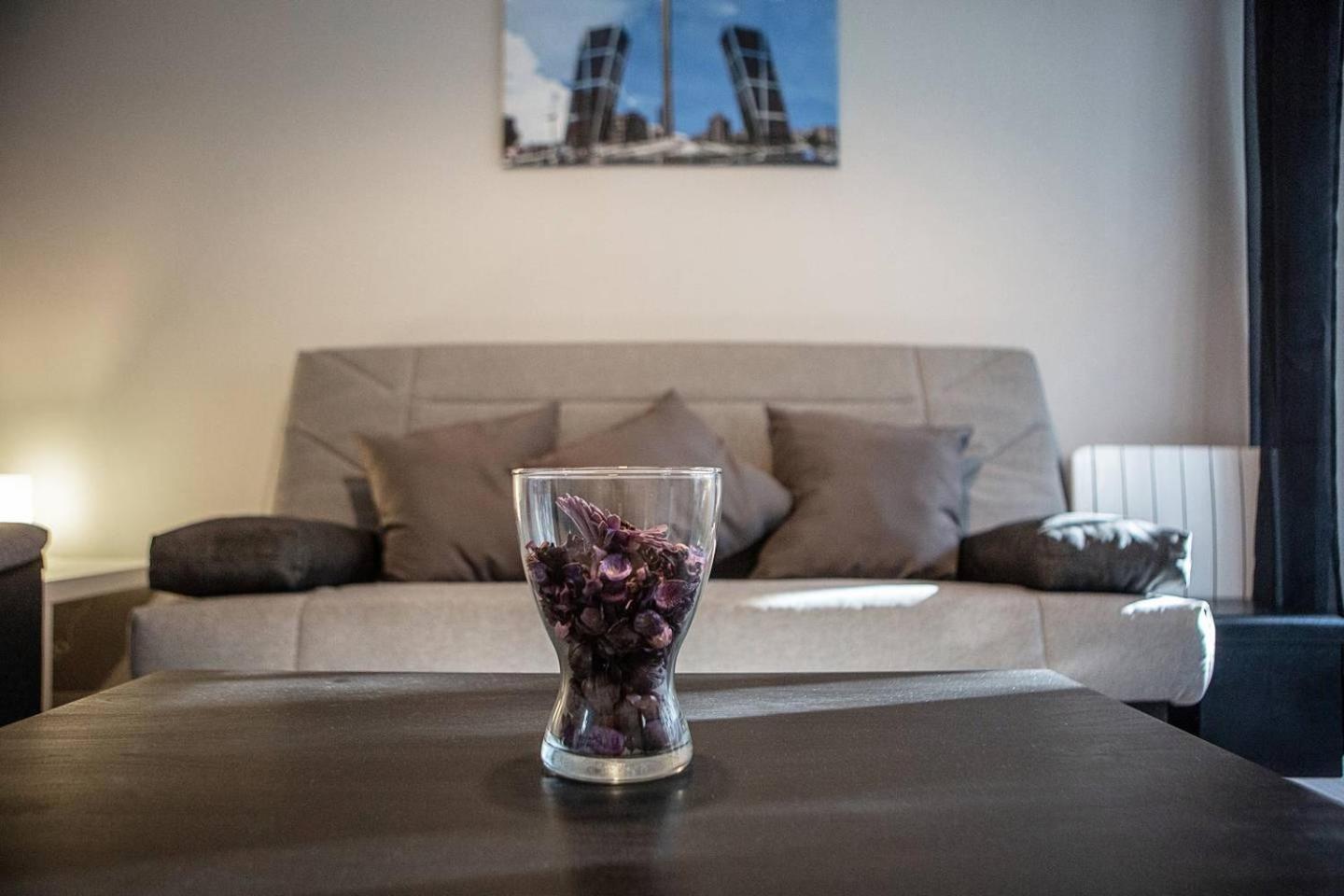 Lovely 3 Bedroom Apartment Next To Fuencarral Madrid Exteriör bild