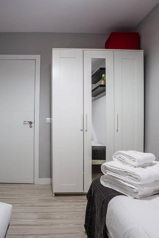 Lovely 3 Bedroom Apartment Next To Fuencarral Madrid Exteriör bild