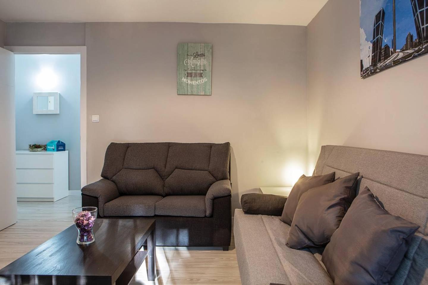 Lovely 3 Bedroom Apartment Next To Fuencarral Madrid Exteriör bild
