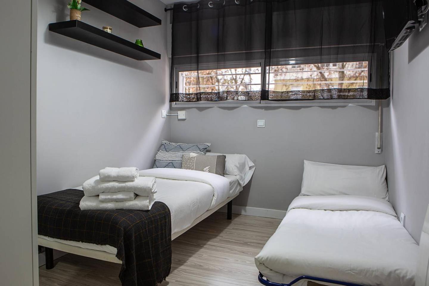 Lovely 3 Bedroom Apartment Next To Fuencarral Madrid Exteriör bild