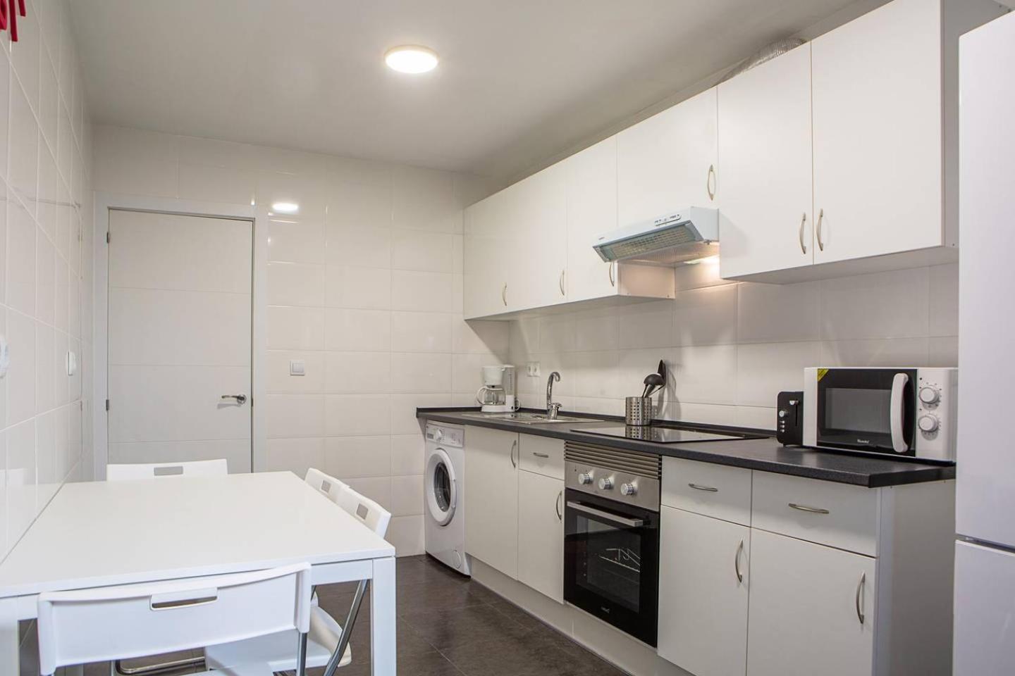 Lovely 3 Bedroom Apartment Next To Fuencarral Madrid Exteriör bild